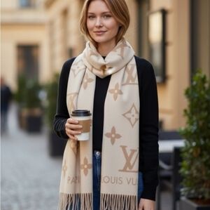 NWT! NEW! AUTHENTICATED LOUIS VUITTON M76067 Reykjavik Scarf SHAWL 100% CASHMERE